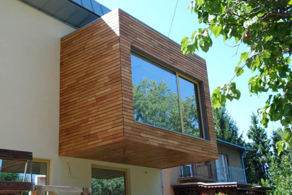 Dřevěné fasády a terasy - oblkady deskou na fasády