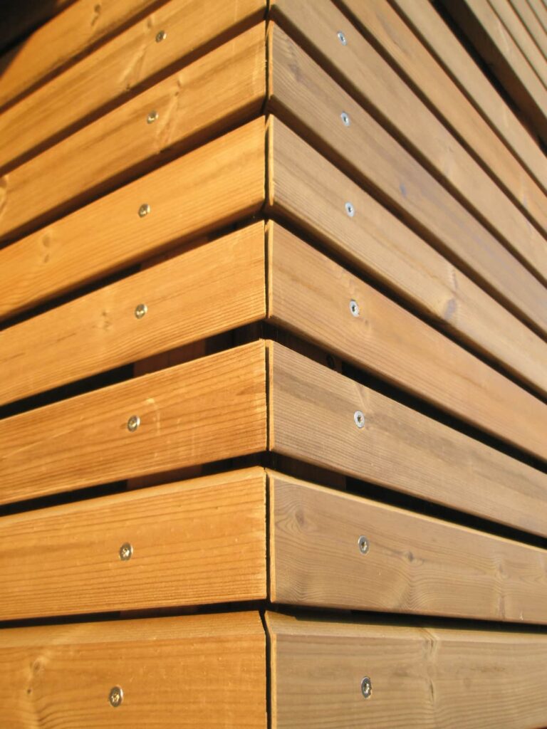 Dřevěné fasády a terasy - kombinace dřeva a fasády